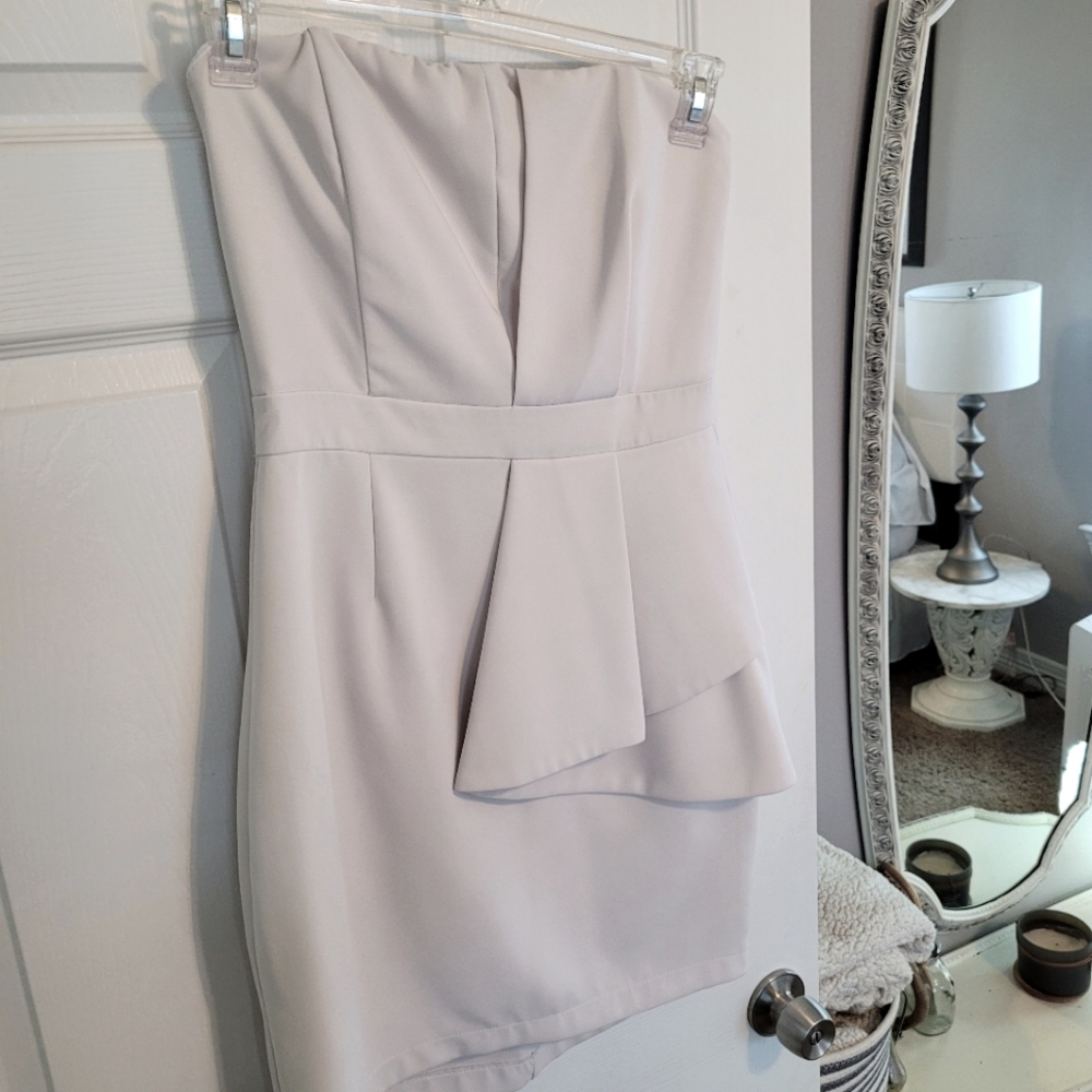 Adelyn Rae white strapless formal minidress with folded front size M